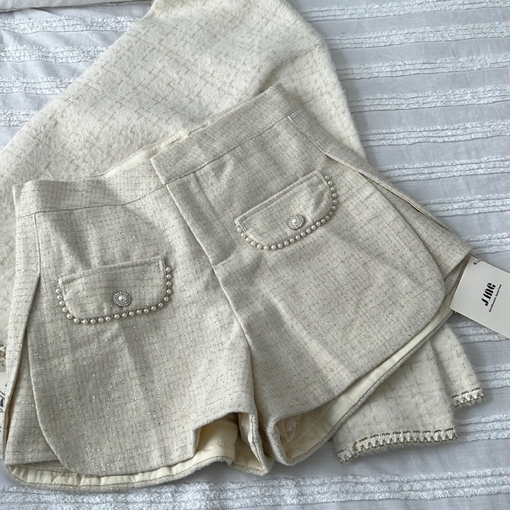 Cream high rise short!